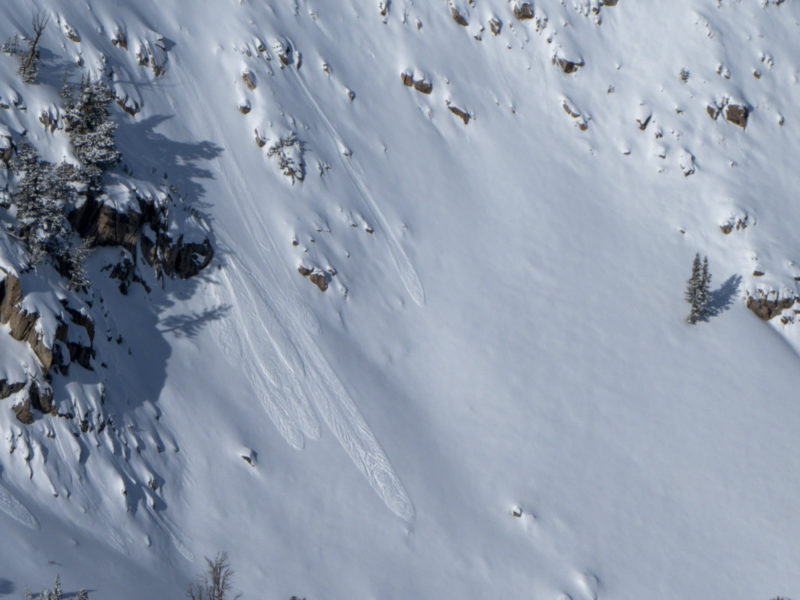 Some small sun-induced loose avalanches. 
