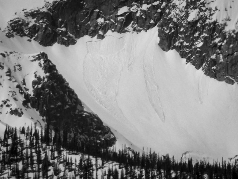 Slab and loose snow avalanches on the SE-face of Decker Pk in the Sawtooths.
