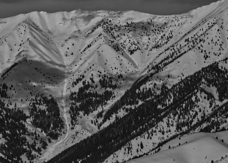 (3/11/23) A very large avalanche occurred on a south-facing slope around 9800' in the headwaters of Lake Creek.